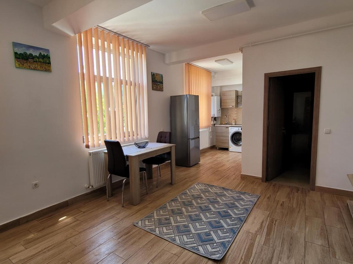 Apartamente Livada Ramnicu Valcea Bagian luar foto