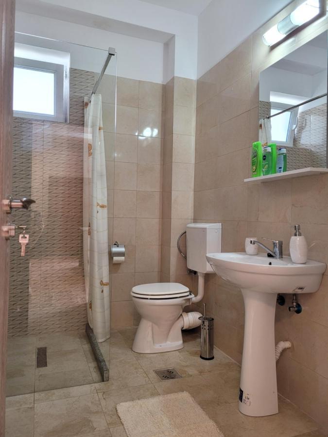 Apartamente Livada Ramnicu Valcea Bagian luar foto