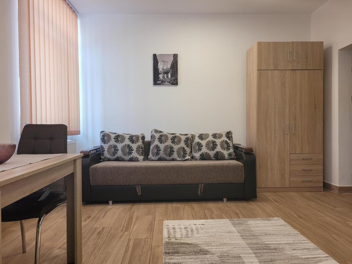 Apartamente Livada Ramnicu Valcea Bagian luar foto