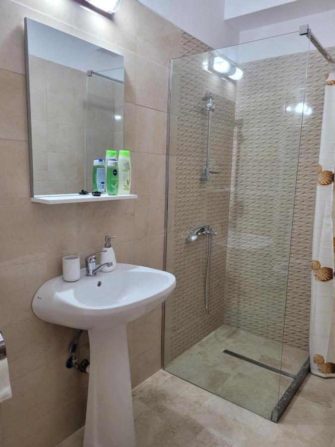 Apartamente Livada Ramnicu Valcea Bagian luar foto