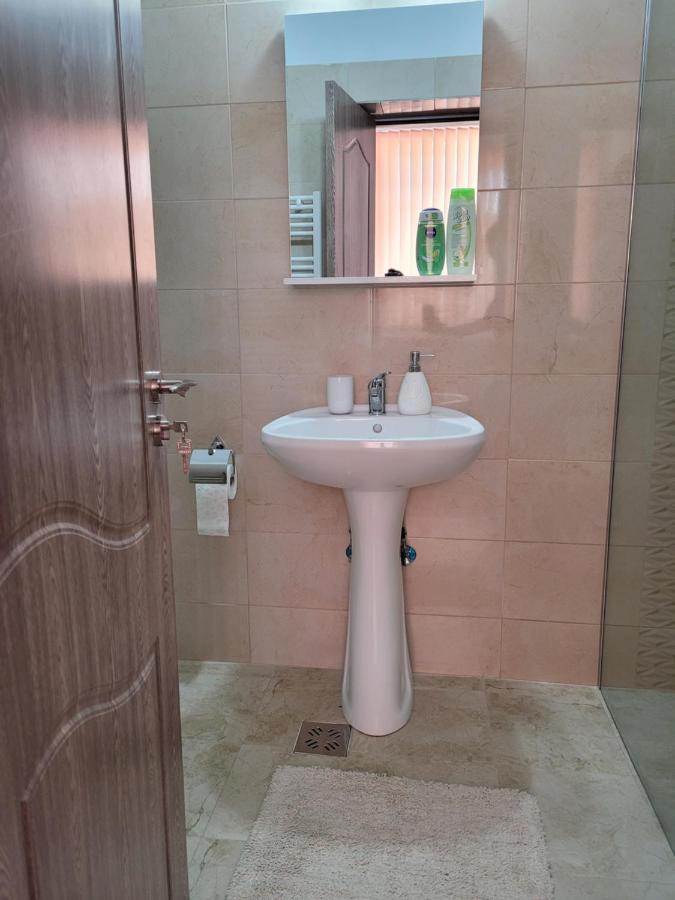 Apartamente Livada Ramnicu Valcea Bagian luar foto