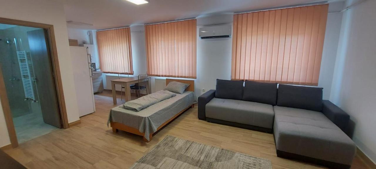 Apartamente Livada Ramnicu Valcea Bagian luar foto